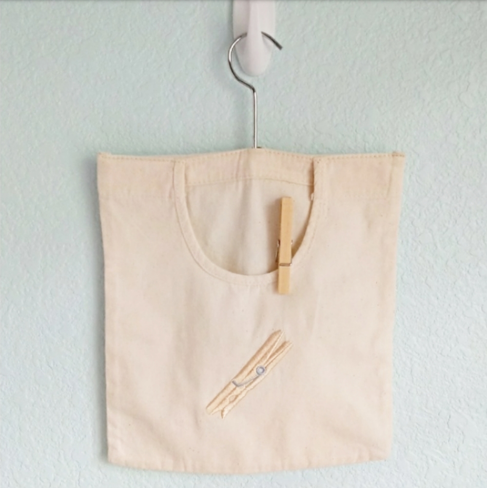 CLOTHING PINS HOLDER